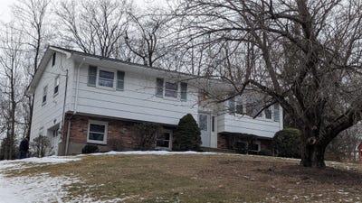 /international/us/28-montclair-avenue-monsey-ny-110098910140/