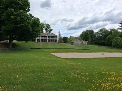 /international/us/107-kendall-pond-road-windham-nh-110108497785/