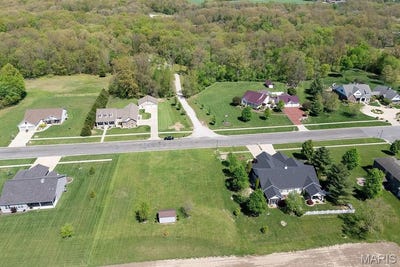 /international/us/18074-w-oxford-road-staunton-il-110107489309/