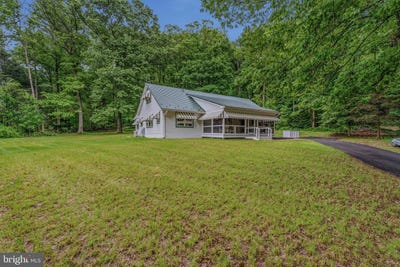 /international/us/2425-albert-rill-rd-hampstead-md-110108388066/