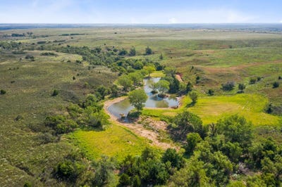 /international/us/bar-t-ranch-shamrock-tx-110119590827/