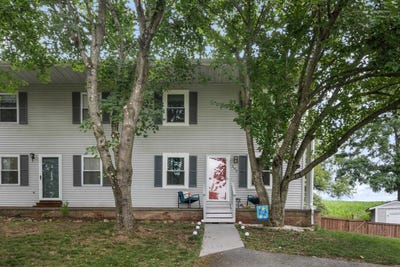 /international/us/395-warren-street-christiansburg-va-110100871764/
