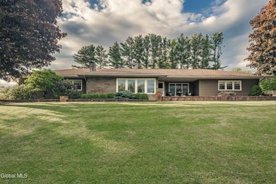 /international/us/109-golf-course-road-amsterdam-ny-110108547924/