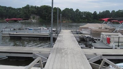 /international/us/15-ferry-hill-trail-clarksville-va-110088245377/