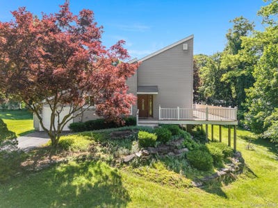/international/us/13-riverview-circle-poughkeepsie-ny-110108845039/