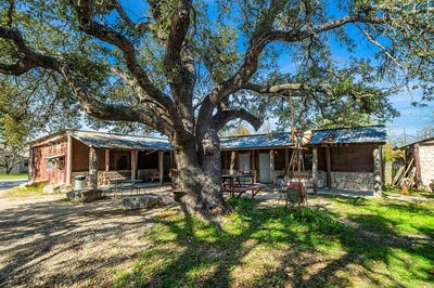 /international/us/204-s-sweeten-st-rocksprings-tx-110106328048/