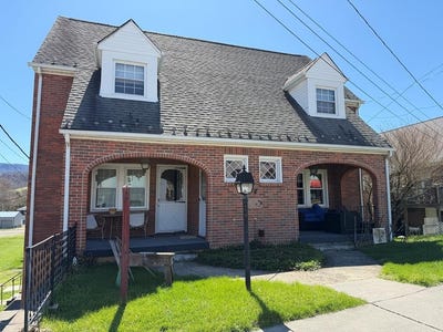 /international/us/122-e-main-street-lebanon-va-110106768296/
