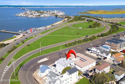 /international/us/8-bay-boulevard-seaside-heights-nj-110110305357/