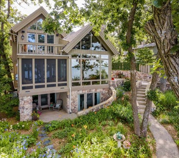 /international/us/2805-lakeshore-dr-okoboji-ia-110095232300/