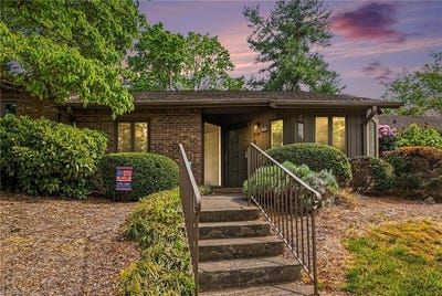 /international/us/132-breckindale-circle-winston-salem-nc-110107908106/