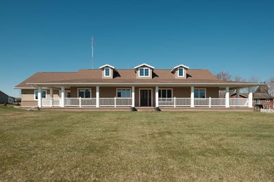 /international/us/1905-4th-avenue-se-sioux-center-ia-110107873523/