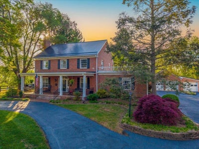 /international/us/101-college-street-christiansburg-va-110107755414/