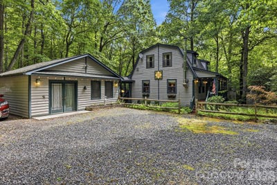 /international/us/37-pine-bluff-road-hendersonville-nc-110108447187/