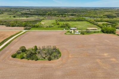 /international/us/100-acres-county-j-road-princeton-wi-110108108431/