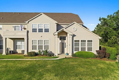 /international/us/2653-maple-circle-west-dundee-il-110108569024/