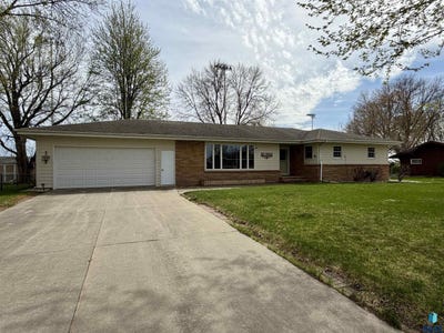 /international/us/417-s-fairview-dr-luverne-mn-110105414133/