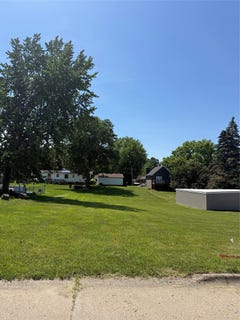 /international/us/125-e-11th-street-s-newton-ia-110108532915/
