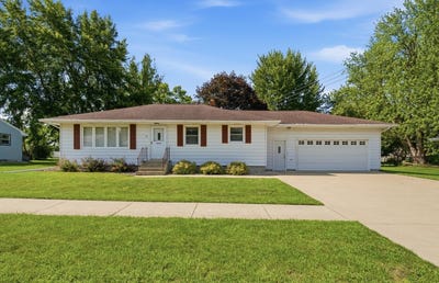 /international/us/16-minnesota-avenue-w-minnesota-lake-mn-110109133697/