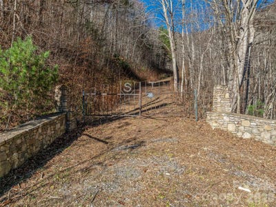 /international/us/walnut-creek-road-marshall-nc-110110197323/