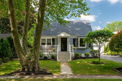 /international/us/8-w-lake-road-red-bank-nj-110108901149/