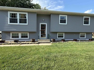 /international/us/2304-nw-3rd-avenue-waverly-ia-110100505178/