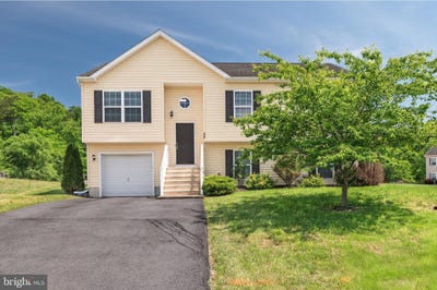 /international/us/153-eisenhower-circle-inwood-wv-110108579786/