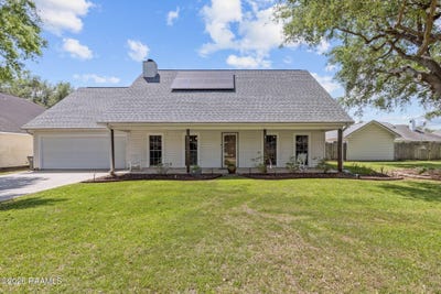 /international/us/134-beacon-drive-youngsville-la-110107352910/