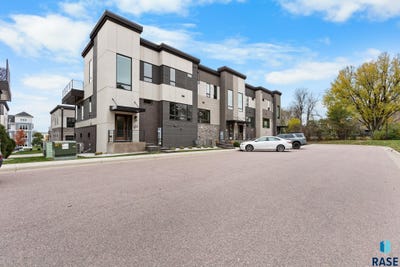 /international/us/2810-s-oriya-pl-sioux-falls-sd-110108751676/