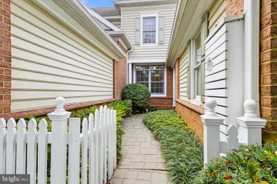 /international/us/634-northfield-road-lititz-pa-110107718722/