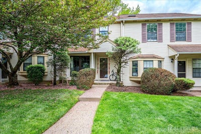 /international/us/903-maplecrest-road-edison-nj-110107687902/