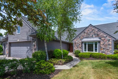 /international/us/2618-w-lake-park-ct-mequon-wi-110108550010/