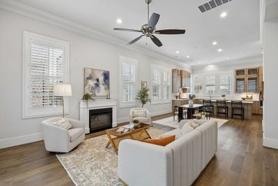 /international/us/14971-oak-street-addison-tx-110107377558/