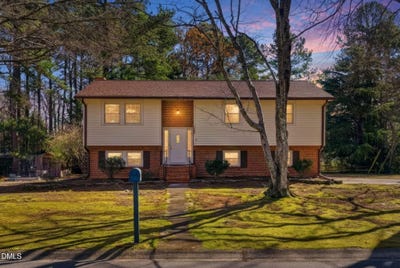 /international/us/1200-boxwood-lane-apex-nc-110108477522/