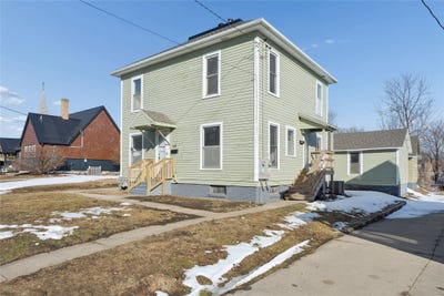 /international/us/820-1st-avenue-e-newton-ia-110107547249/