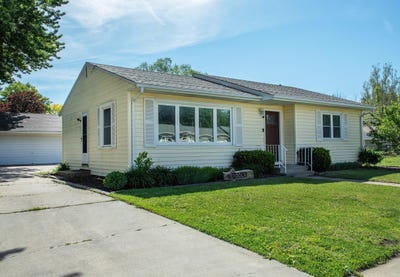 /international/us/915-sw-1st-street-waverly-ia-110108192966/