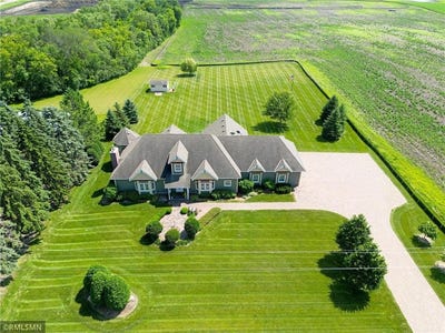 /international/us/211-4th-street-w-maple-lake-mn-110100476177/?lang=en