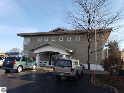 /international/us/1212-veterans-drive-traverse-city-mi-110102301122/