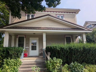 /international/us/402-e-main-street-decorah-ia-110101536735/