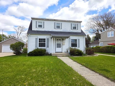 /international/us/1043-birchwood-dr-west-bend-wi-110108448932/