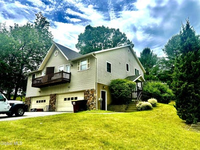 /international/us/111-113-east-avenue-saratoga-springs-ny-110108782739/