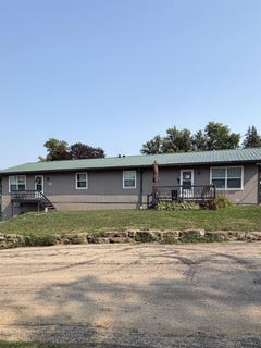 /international/us/411-e-sycamore-street-elizabeth-il-110119665271/