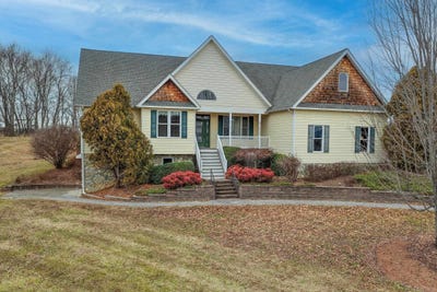 /international/us/120-spring-ridge-ln-fairfield-va-110105980638/