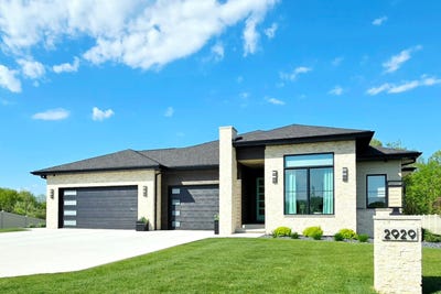 /international/us/2929-creekwood-drive-green-bay-wi-110107479227/