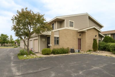 /international/us/w177n9769-riversbend-cir-germantown-wi-110108659013/