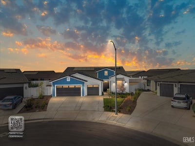 /international/us/7017-travata-court-bakersfield-ca-110120459585/