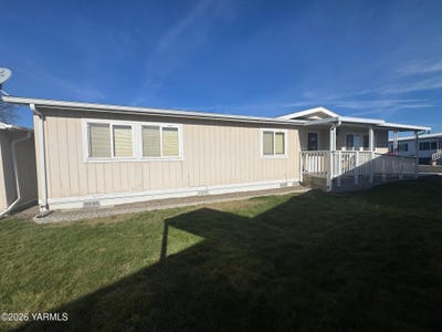 /international/us/18-w-washington-ave-yakima-wa-110105707201/