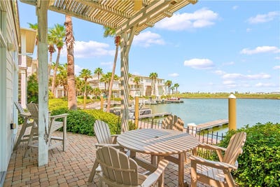 /international/us/3700-island-moorings-parkway-port-aransas-tx-110105854633/