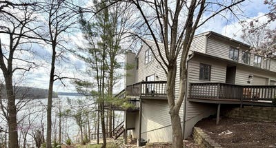 /international/us/2072-e-waters-edge-drive-bloomington-in-110106733162/