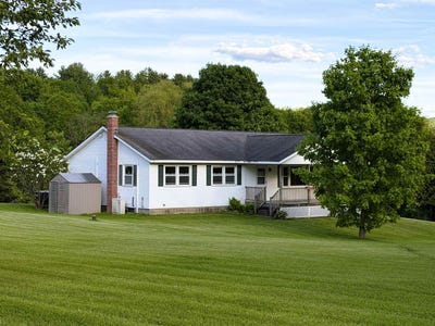/international/us/9-mayselwood-drive-milton-vt-110108747884/