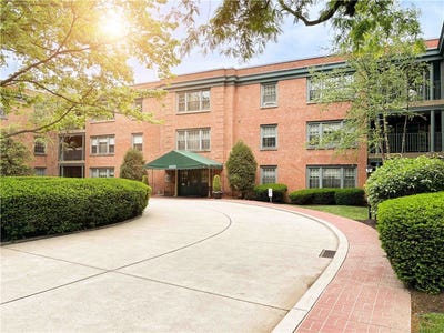 /international/us/5825-5th-ave-shadyside-pa-110108335689/